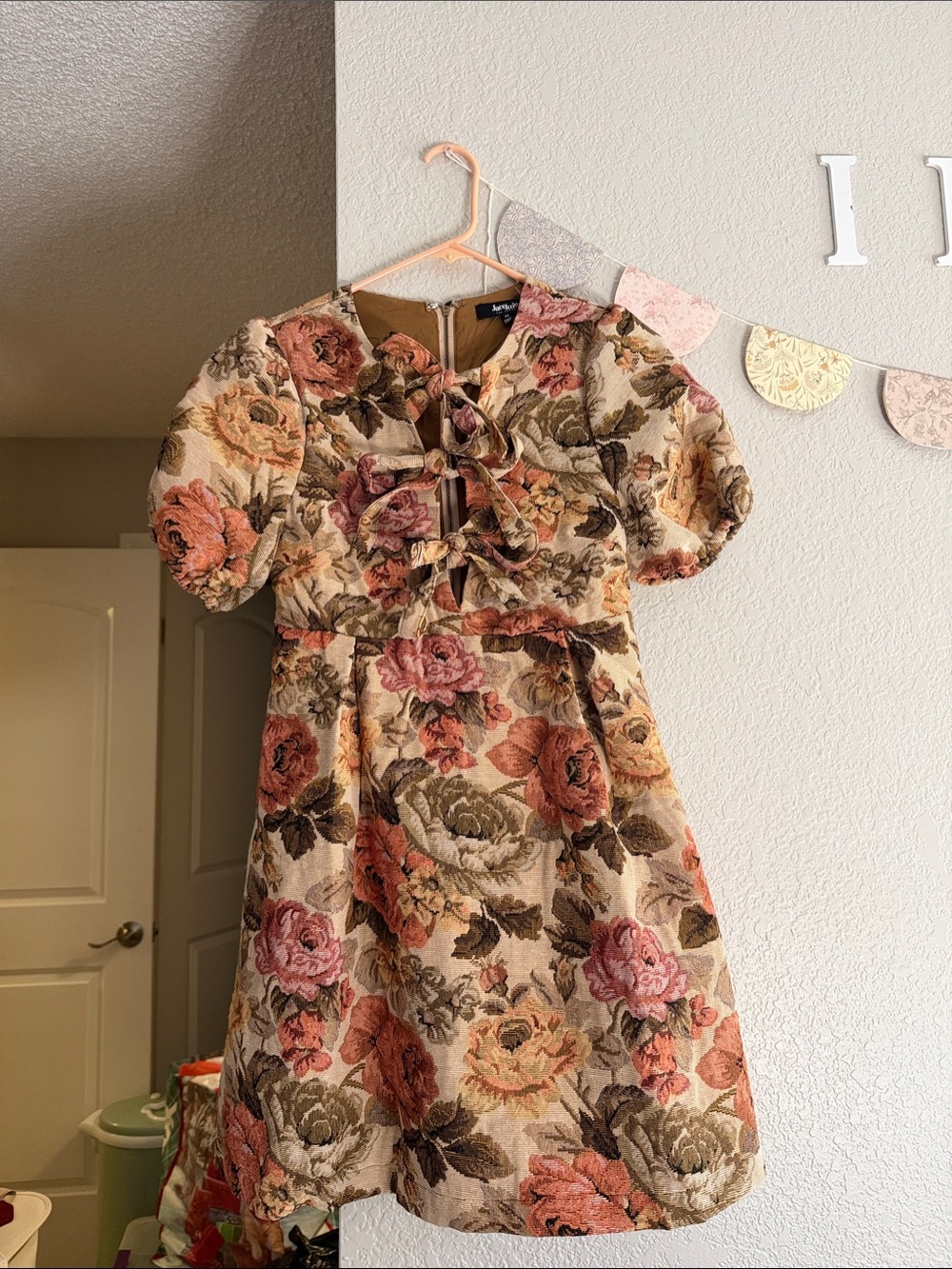 Floral Jacquard Bow-Front Formal Dress in Beige & Rose